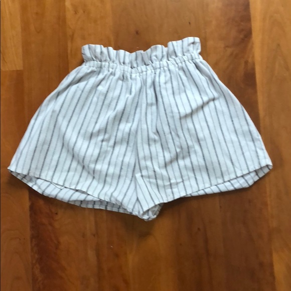 White and Black Striped Paper Bag Shorts - Picture 3 of 3